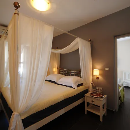 Vrahos Boutique 카라보스타시