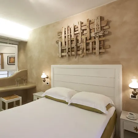 Vrahos Boutique Karavostasis (Folegandros)